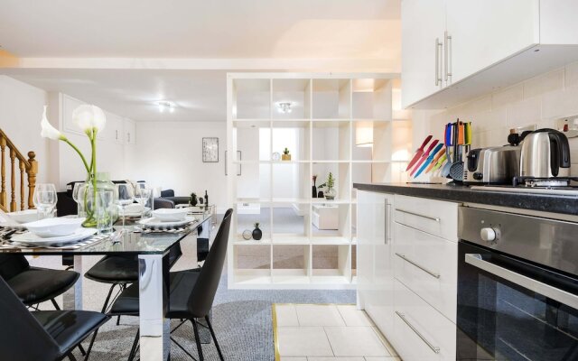 Modern Kensal Green Apartment