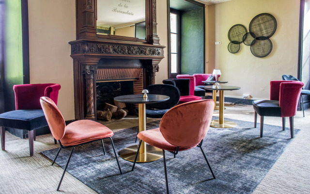 Domaine de La Briandais, a place of electromagnetic sobriety