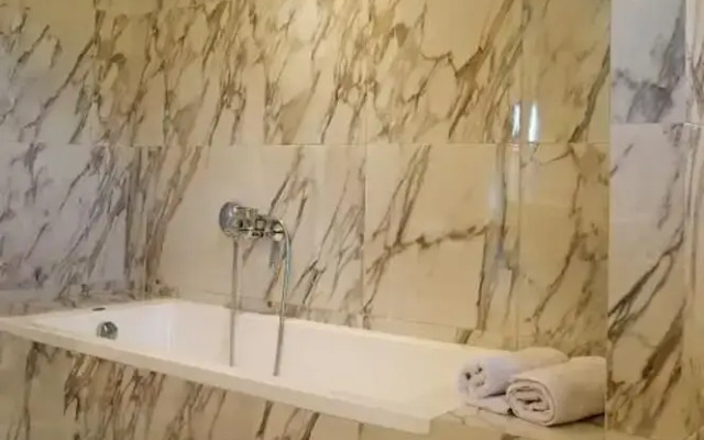 Arktos Hotel Deluxe Suite With Lake View