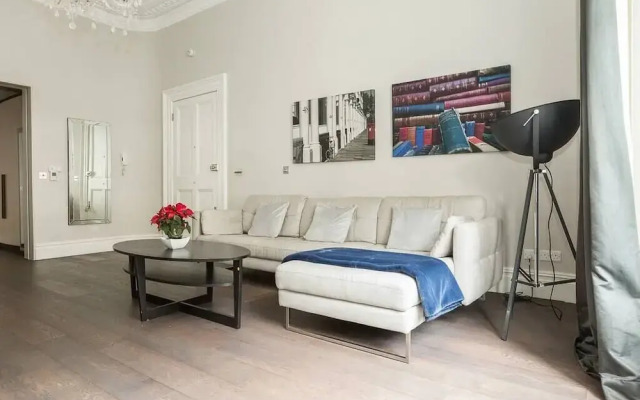 Modern 1BR Period Property in Kensington