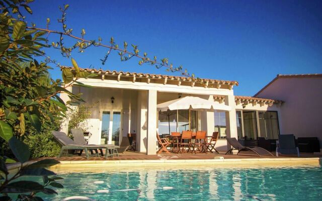 Beautiful House With Private Pool and Large Garden