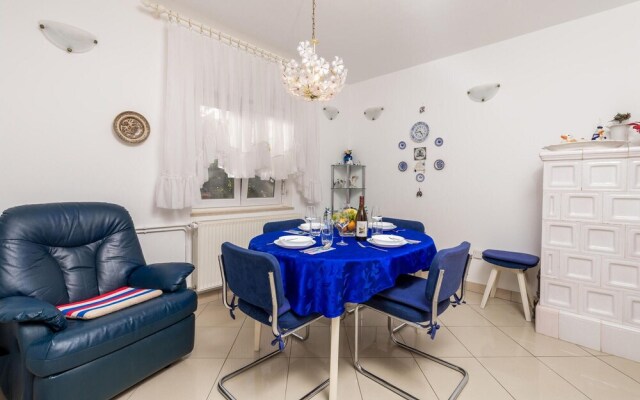 Stunning Home in Kremenici With Wifi and 2 Bedrooms