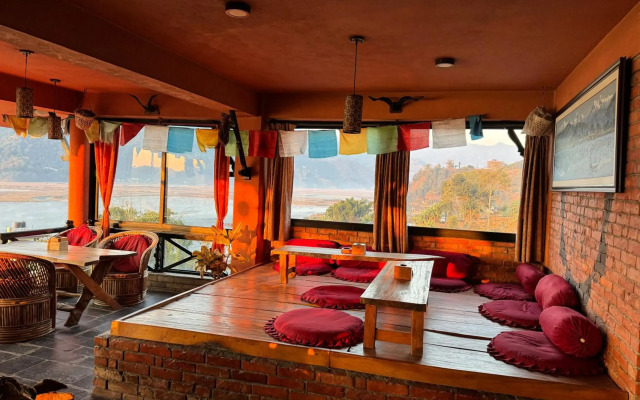 Nar-Bis Hotel
