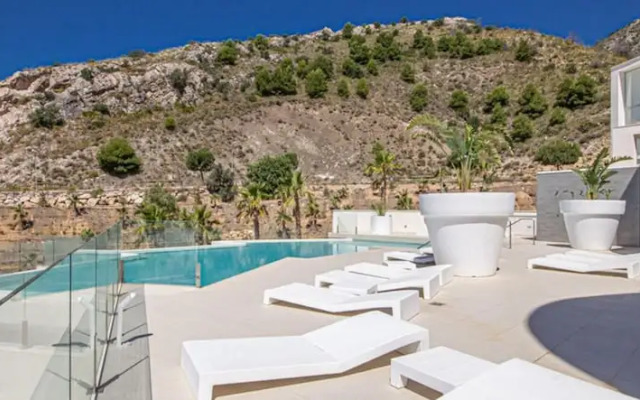 Sunny Costa del Sol Apartment Retreat