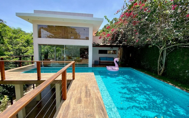 Casa c/ Piscina Privativa, 3 Suítes Sala integrada