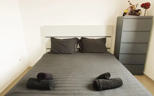 Bedroom Apartment with Balcony and City Views