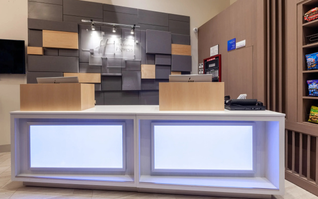Holiday Inn Express NYC Brooklyn - Sunset Park by IHG