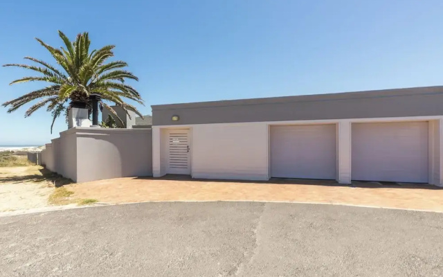 Beachfront, Private Pool, Pizza Oven, Pool Table, Fast Internet, Family Friendly