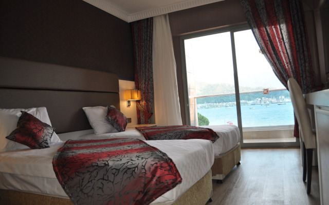 Point Beach Hotel