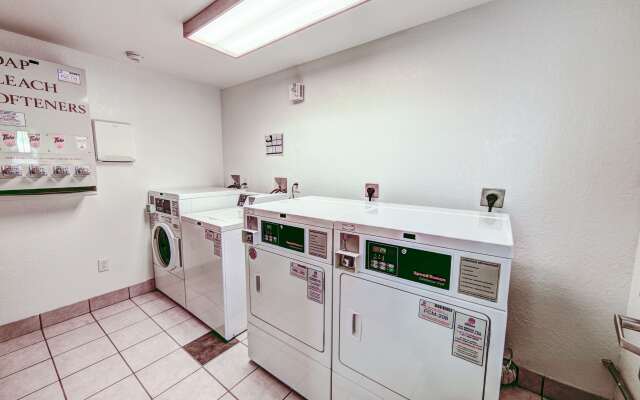 Motel 6 Niantic, CT - New London