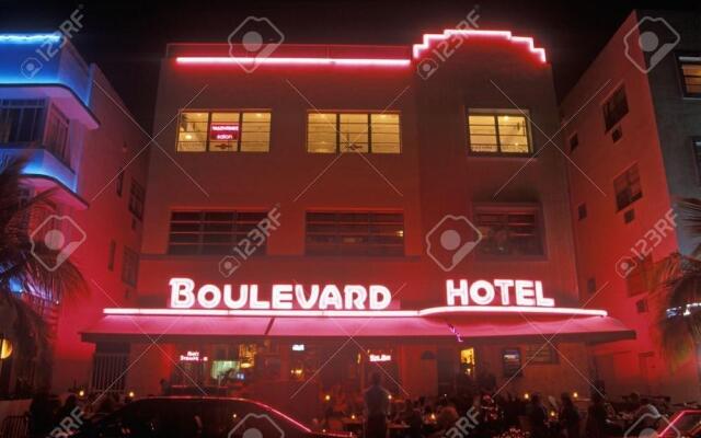 Boulevard Hotel