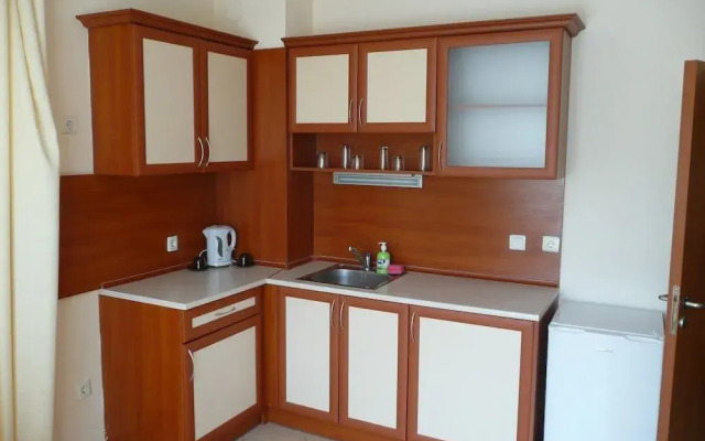 Megas Apartments