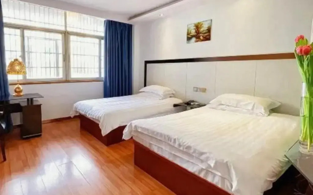 Huayi Hotel (Chonghe Store, Linhai Yintai City)