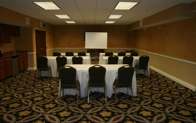 Best Western Plus Hannaford Inn & Suites