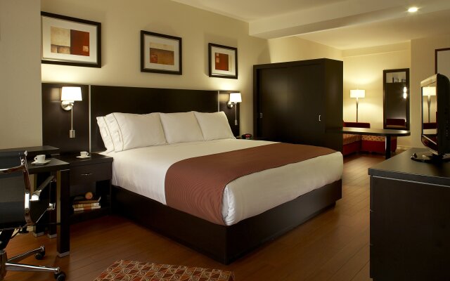 Holiday Inn Hotel & Suites Montreal Airport by IHG