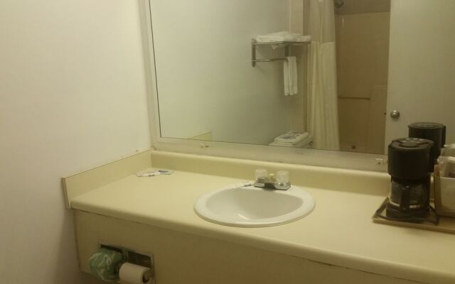 Airport Plaza Hotel