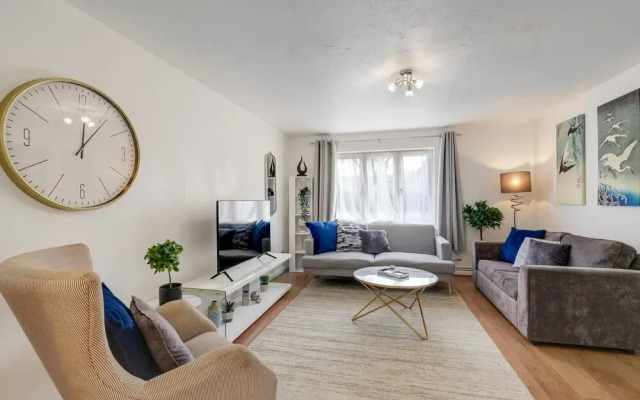 Sharp Close 4 Bedroom 2 Bath - Aylesbury