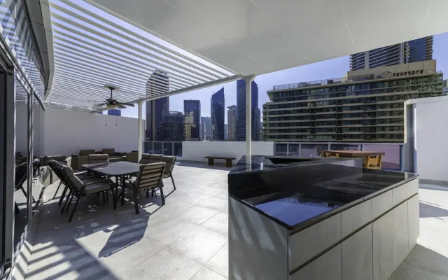 Stunning 3-floor Villa w Kids Room Rooftop Terrace Over Dubai Marina