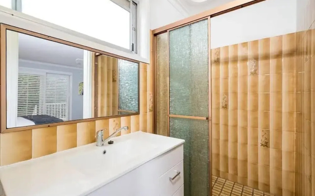 4 BDRM Pet Friendly Home 200m to Creek