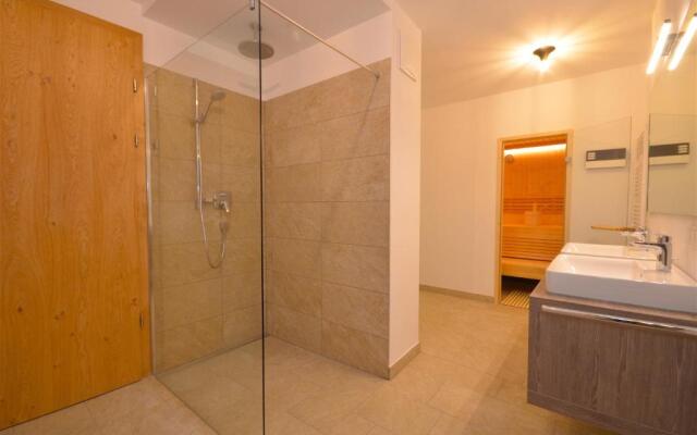 Ski-In / Ski-Out Chalet Maiskogel 13a by Alpen Apartments