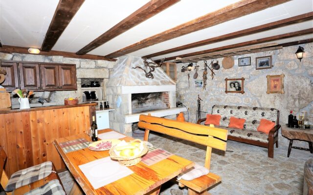 Holiday house in stone with heated pool