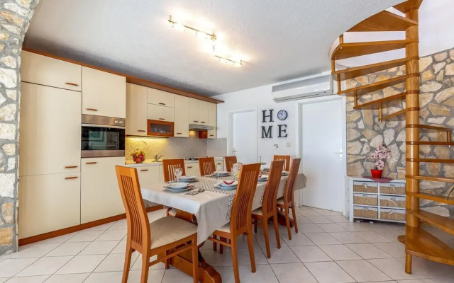 Stunning Home in Jadranovo With 5 Bedrooms, Jacuzzi and Wifi