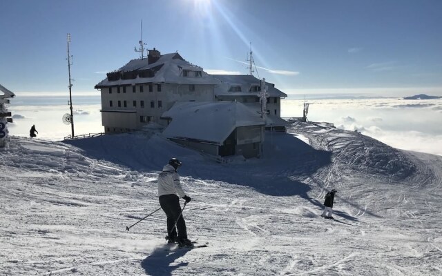 SKI Apartments Aurora