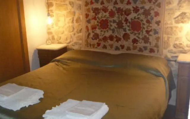 Casa in Borgo Medievale con Giardino ed Escursioni
