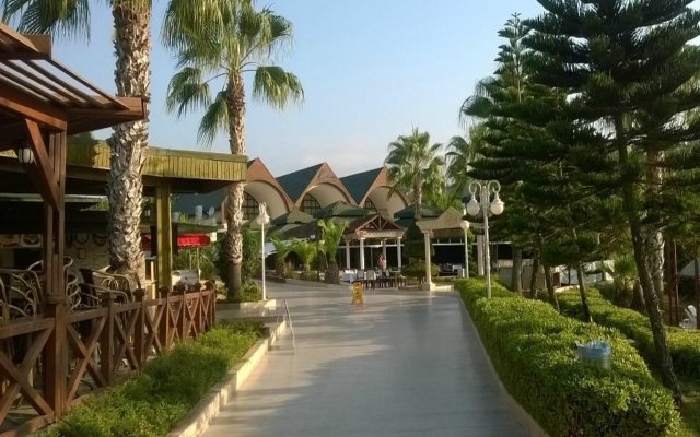 Oz Hotels İncekum Beach Resort