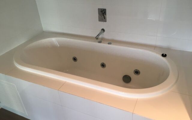 City Escape 3BD in Adelaides East End 7