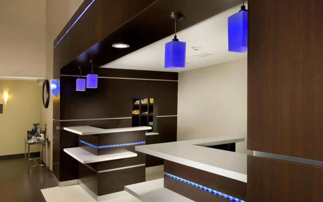 Comfort Suites Waco North - Near University Area