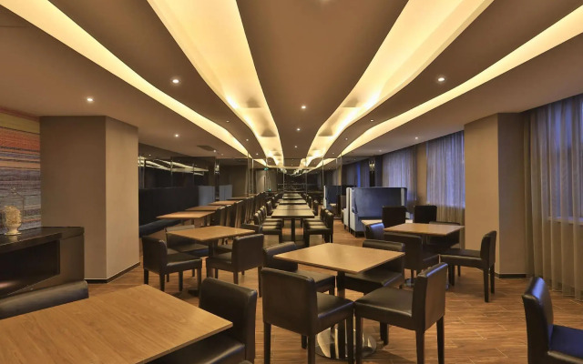 Orange Hotel (Dalian Zhongshan Square, Renmin Road)