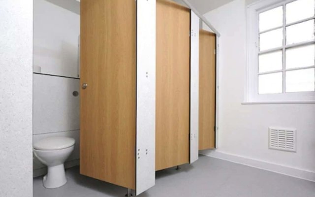 Goldsmiths House - Campus Accommodation - Caters to Women