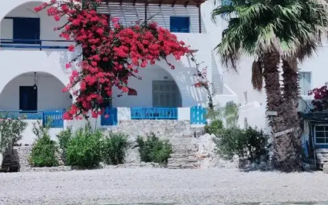 Family house by the seaside of Karavostasis