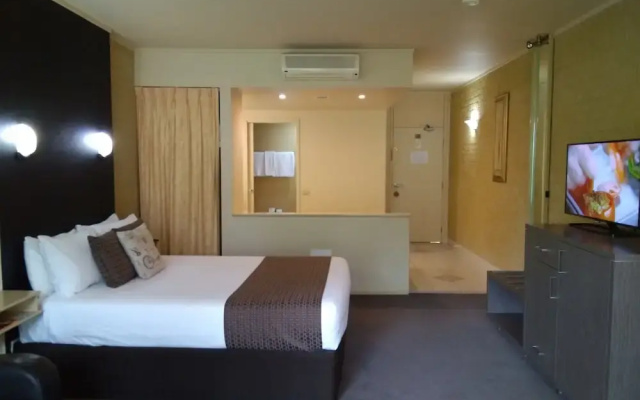 Madison Spa Motel - Adults Only