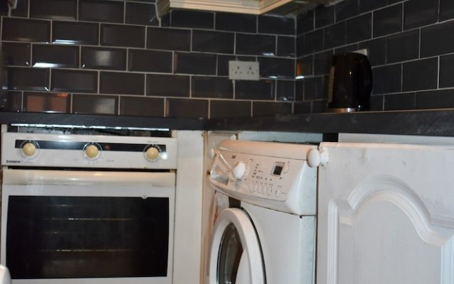 3 Bedroom Flat With Parking In Inchicore