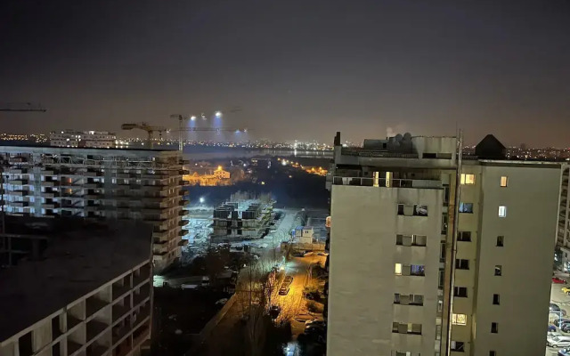 Stunning 2-Room Penthouse Lakeview W11