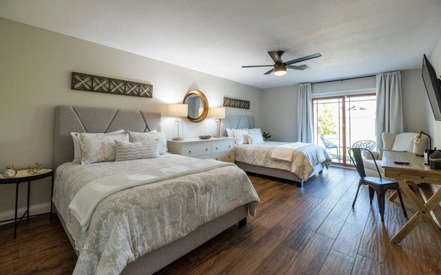 Scottsdale Waltann 3 Bedroom Home by RedAwning