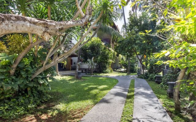 RedDoorz near Petitenget Beach