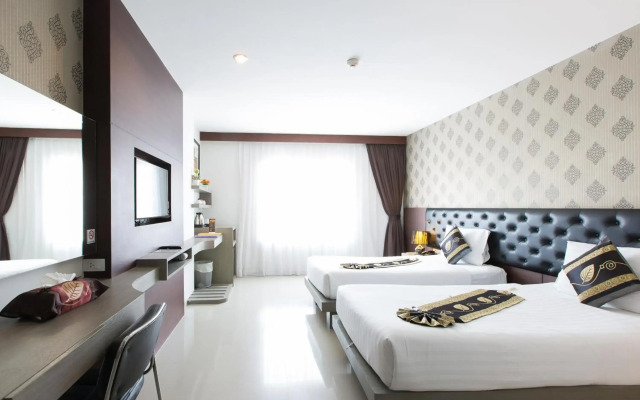 Hemingways Silk Hotel