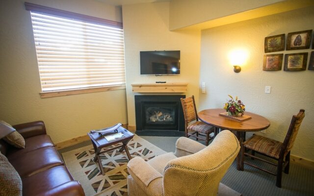 Amazing Mountain Views and Full Kitchen by RedAwning - Save 20% on 7+ Nights!