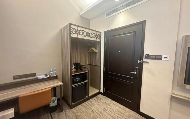 Lion Peak Hotel Hamilton