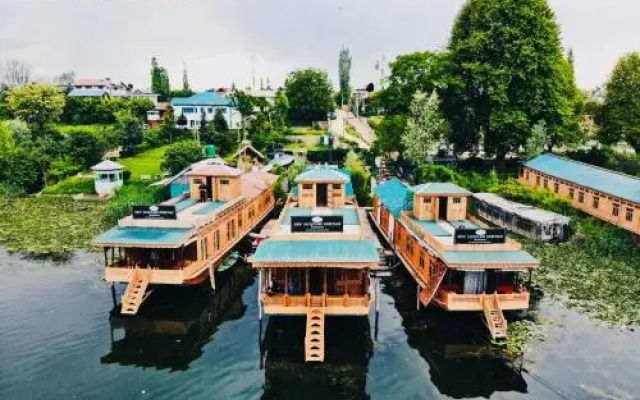 New Zenith Group of Houseboats