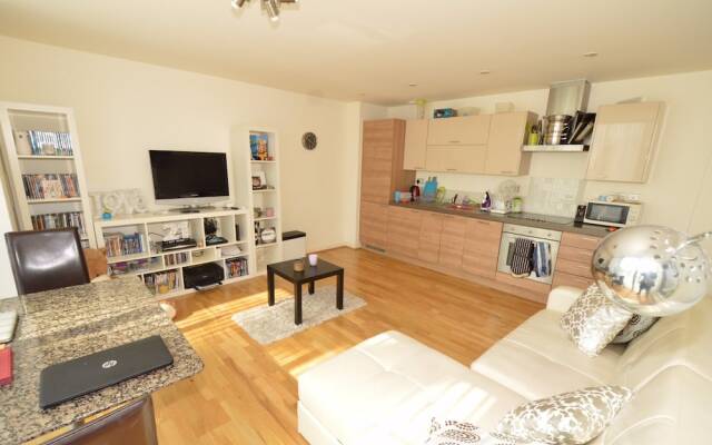 Modern 1 Bedroom in Greenwich