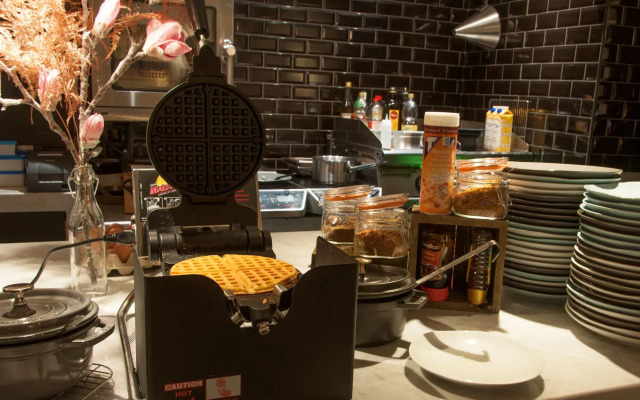 Отель Indigo Antwerp - City Centre, an IHG Hotel