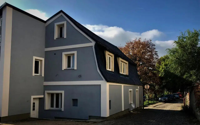 Lady Apartments