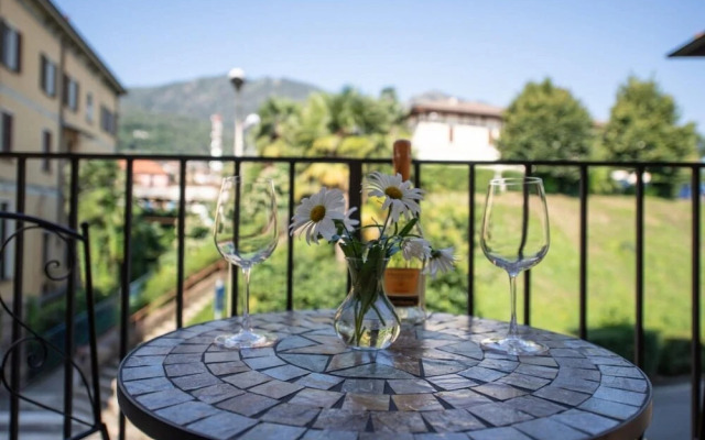 Sunflower Apartment 2 With Balcony in Baveno
