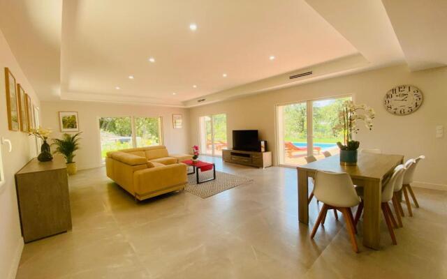 Charmante villa avec piscine au calme, 6 personnes