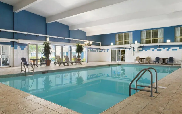 Days Inn & Suites Moncton
