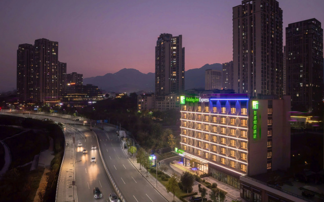 Holiday Inn Express CHONGQING CIQIKOU ANCIENT TOWN by IHG